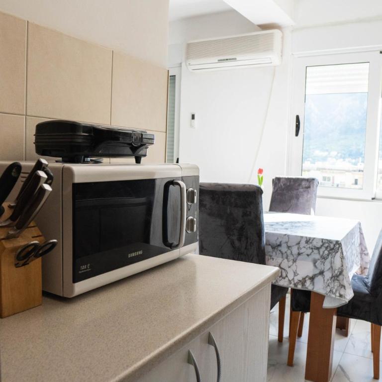 Central Apartment Dobrota II - Two-Bedroom Apartment - 34