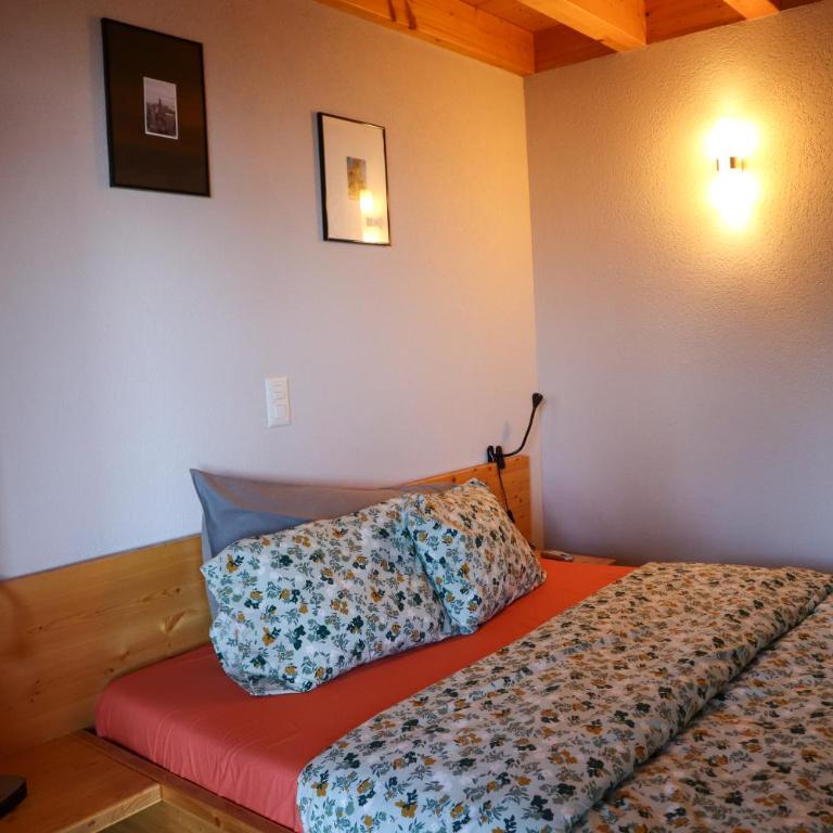 Chalet Tzarbonire - Doppelzimmer mit Bergblick - 3