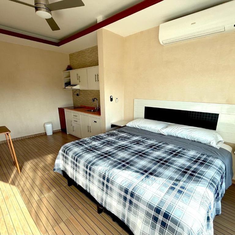 Condo PLAYA 78 - Deluxe King Studio - 2