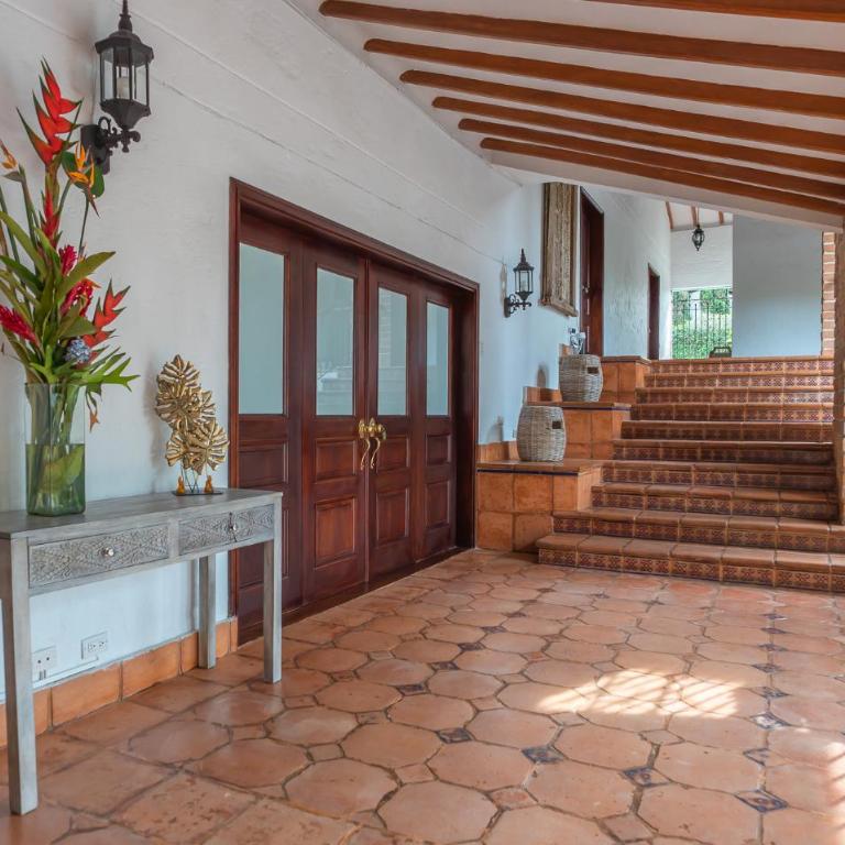 Premium Mansion in El Poblado Nightclub, Maid & Pool - Casa de 7 dormitorios - 60