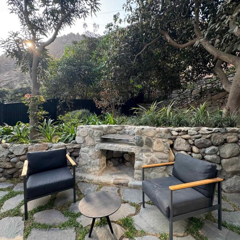 Elegant 7BR Home with Pool in Santa Eualia - Villa - 21