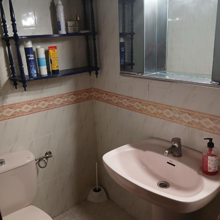 Habitacion Doble con Aire Acondiionado en Toledo - Habitación Individual Estándar con baño compartido - 11