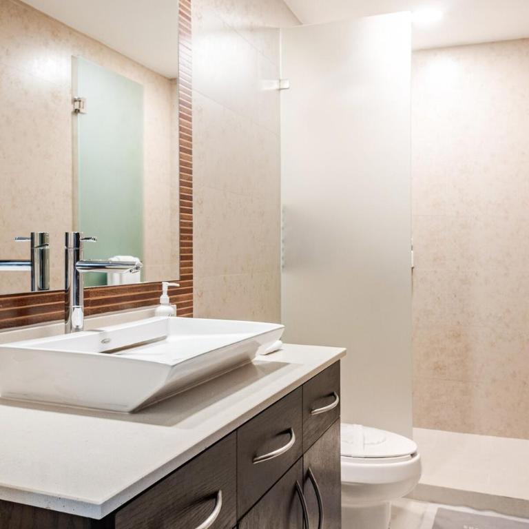 Condo beach front 2BR 3BATH Family BIG pool Jacuzzi Tenis Gym Spa - Apartamento de 2 dormitorios - 26