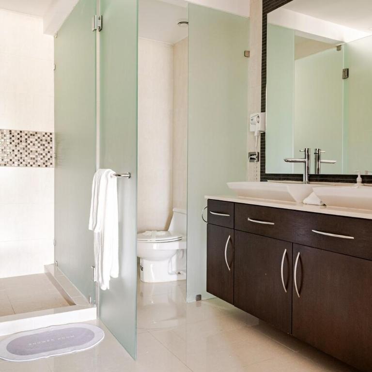 Condo beach front 2BR 3BATH Family BIG pool Jacuzzi Tenis Gym Spa - Apartamento de 2 dormitorios - 34
