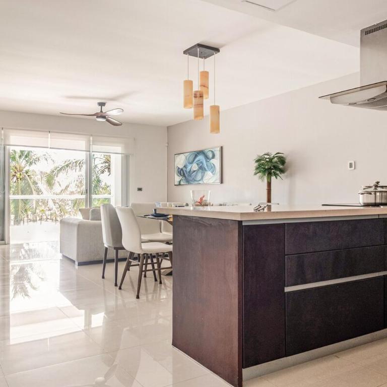 Condo beach front 2BR 3BATH Family BIG pool Jacuzzi Tenis Gym Spa - Apartamento de 2 dormitorios - 57