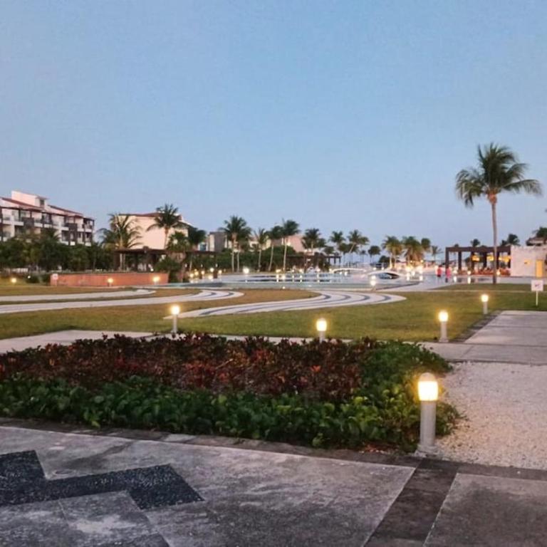 Condo beach front 2BR 3BATH Family BIG pool Jacuzzi Tenis Gym Spa - Apartamento de 2 dormitorios - 69