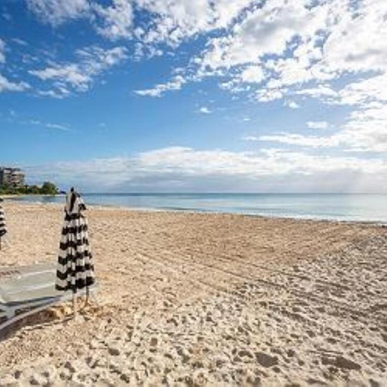 Condo beach front 2BR 3BATH Family BIG pool Jacuzzi Tenis Gym Spa - Apartamento de 2 dormitorios - 72