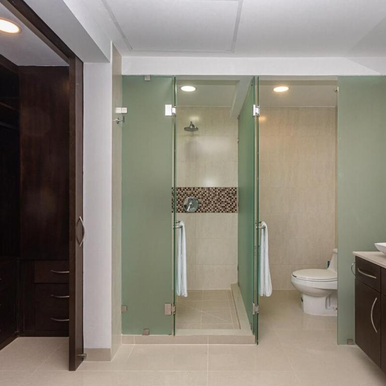 Condo beach front 2BR 3BATH Family BIG pool Jacuzzi Tenis Gym Spa - Apartamento de 2 dormitorios - 11