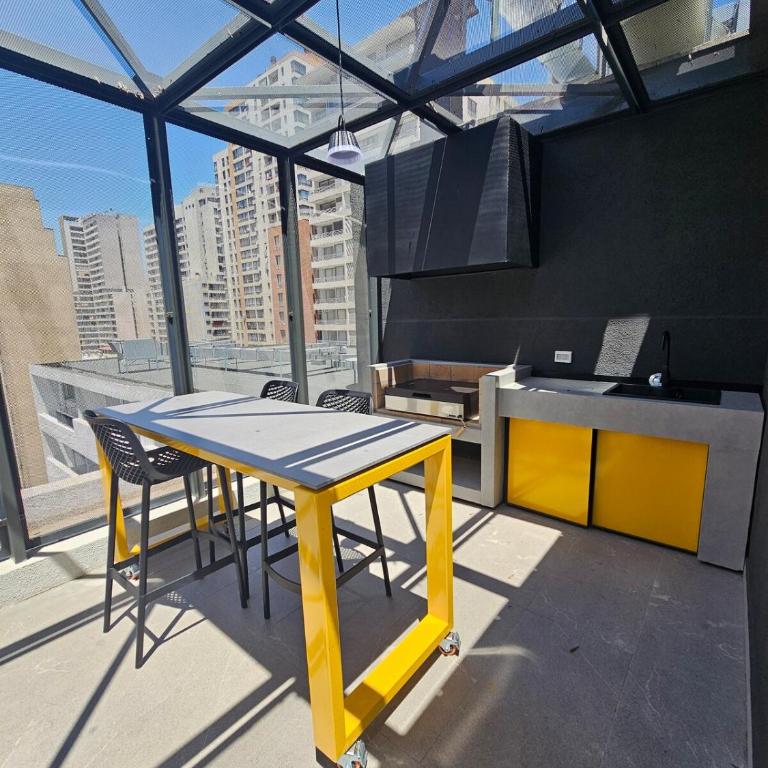 Departamento a pasos de Paseo Bulnes y Palacio La Moneda - Apartamento de 1 Dormitorio con balcón y vistas a la ciudad - 25