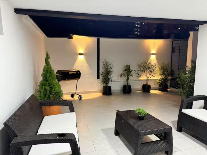 Casa Lujosa vacacional El Poblado Medellín Por día Con Piscina Jacuzzi AC 9br - Villa with Private Pool - 1