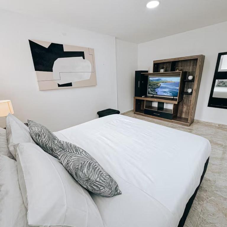 Casa Lujosa vacacional El Poblado Medellín Por día Con Piscina Jacuzzi AC 9br - Villa with Private Pool - 8
