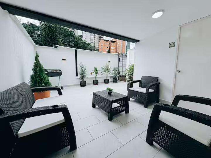 Casa Lujosa vacacional El Poblado Medellín Por día Con Piscina Jacuzzi AC 9br - Villa with Private Pool - 32