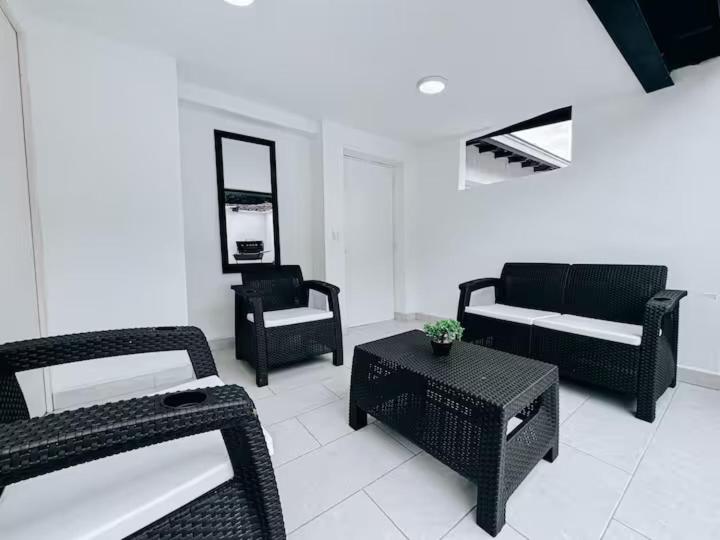 Casa Lujosa vacacional El Poblado Medellín Por día Con Piscina Jacuzzi AC 9br - Villa with Private Pool - 42