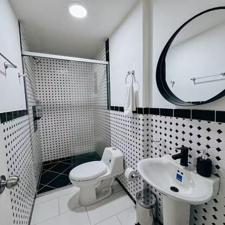 Casa Lujosa vacacional El Poblado Medellín Por día Con Piscina Jacuzzi AC 9br - Villa with Private Pool - 73