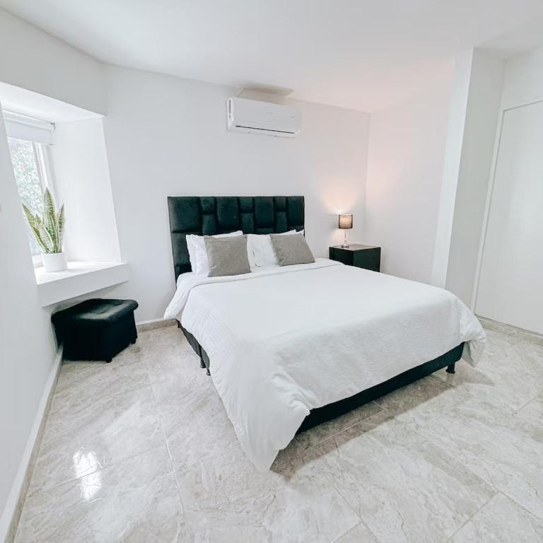 Casa Lujosa vacacional El Poblado Medellín Por día Con Piscina Jacuzzi AC 9br - Villa with Private Pool - 74
