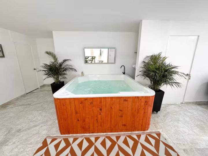 Casa Lujosa vacacional El Poblado Medellín Por día Con Piscina Jacuzzi AC 9br - Villa with Private Pool - 84