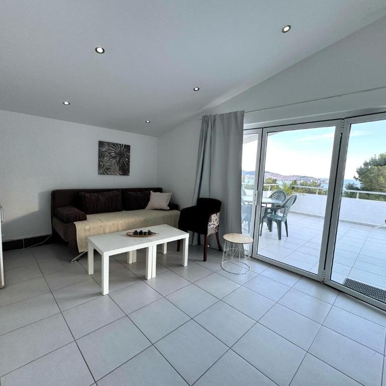 Apartments Ljiljana - Two-Bedroom Apartment with Balcony and Sea View - 38