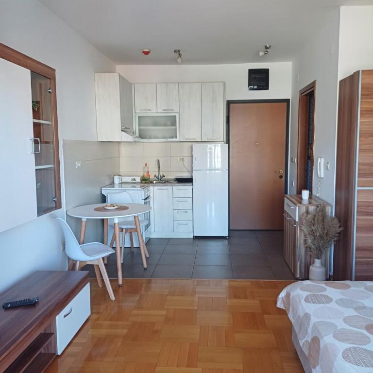 Apartman City kvart Podgorica - Studio Apartment with One Double Bed - 16