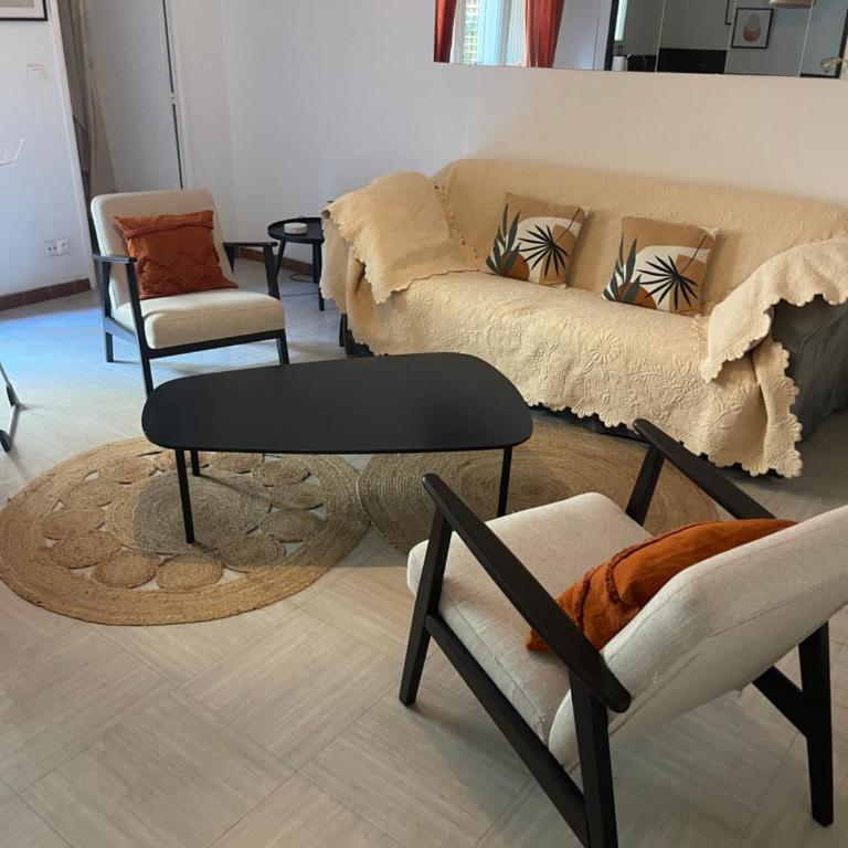 Appartement intra muros avec cour privée - Apartment mit 1 Schlafzimmer - 2