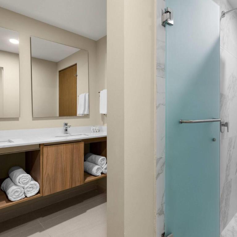 Wyndham Garden Mazatlan Marina - Family Queen with King and Queen Beds - Non-Smoking - 2