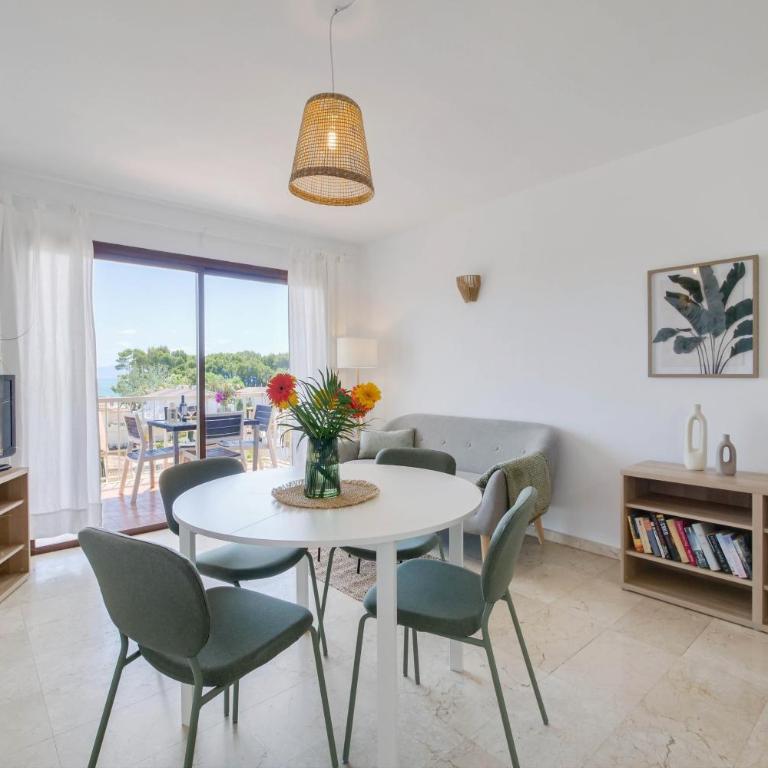 DIANA-Moderne Ferienwohnung direkt am Strand,Klima, Wifi,zentrale Lage, Supermärkte-Shops-Restaurants fussläufig - Apartamento de 2 dormitorios - 1