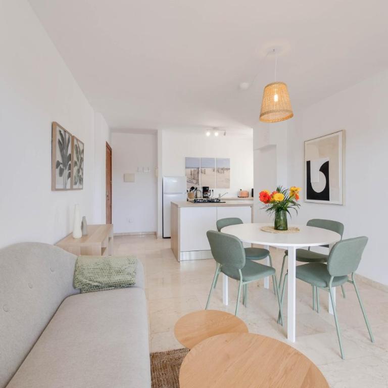 DIANA-Moderne Ferienwohnung direkt am Strand,Klima, Wifi,zentrale Lage, Supermärkte-Shops-Restaurants fussläufig - Apartamento de 2 dormitorios - 17