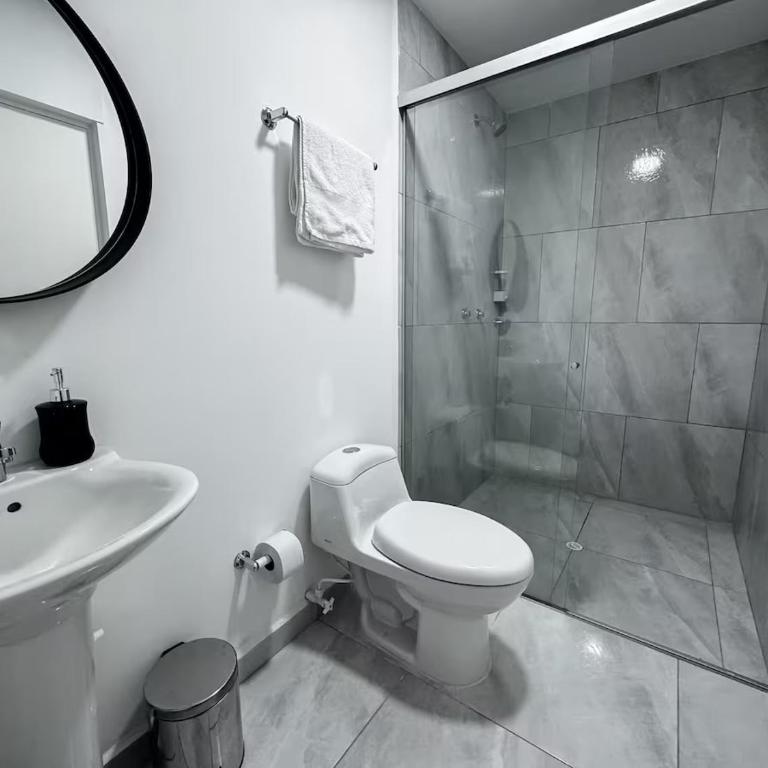 Casa Lujosa vacacional El Poblado Medellín Por día Con Piscina Jacuzzi AC 9br - Villa with Private Pool - 3