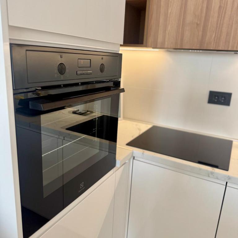 The Urban Sunset Apartment - Two-Bedroom Apartment - 15