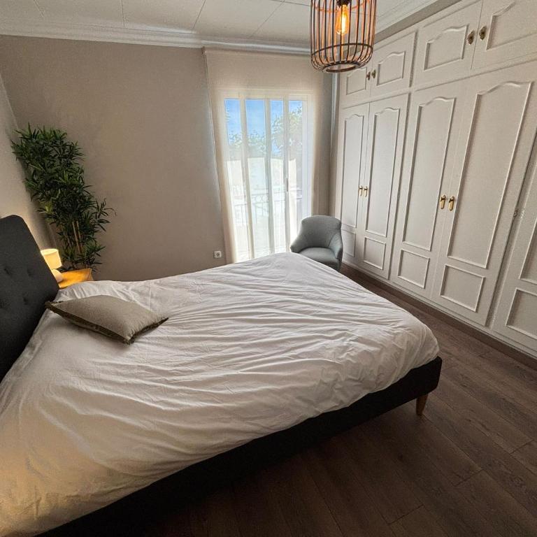 Primera Línea de Mar y Playa - Two-Bedroom Apartment with Balcony and Sea View - 19