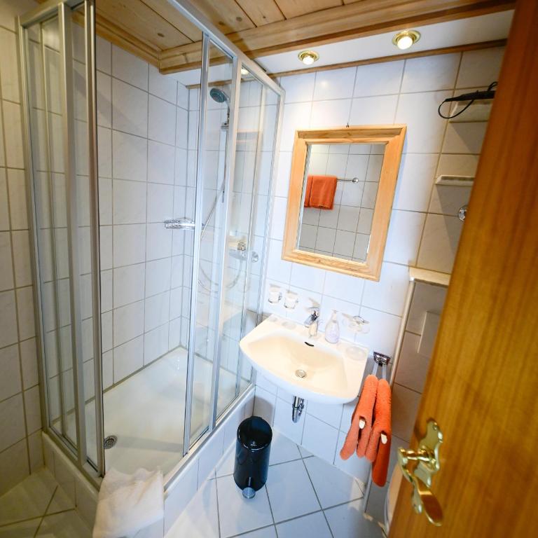 Faltenbach Ferienwohnungen in Oberstdorf - Apartment mit 2 Schlafzimmern und Bergblick - 13
