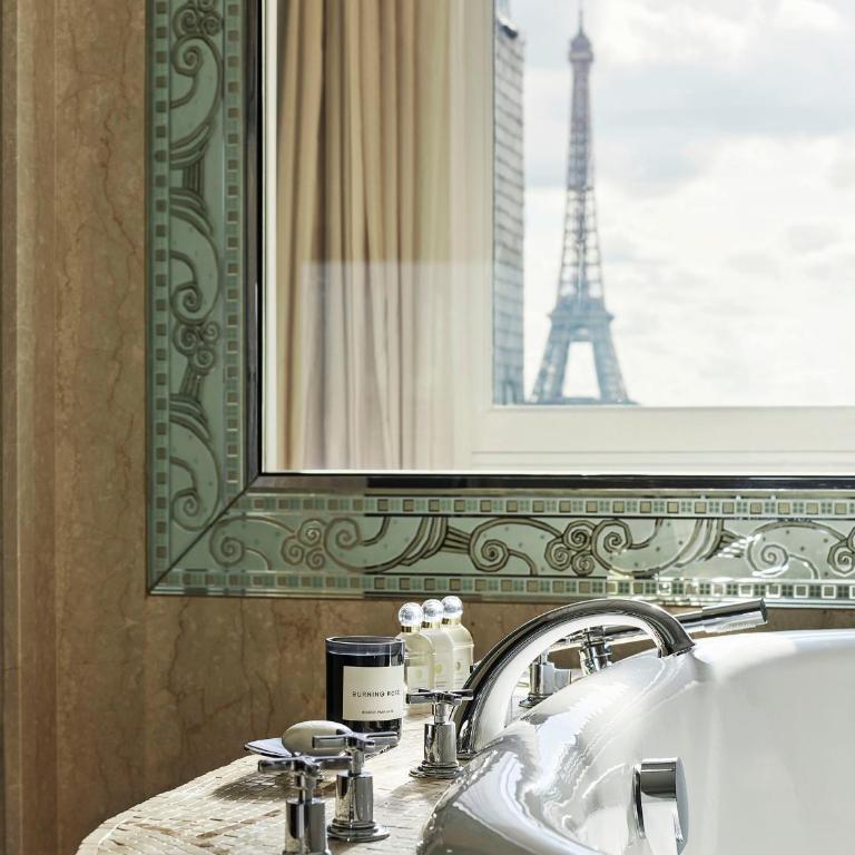 Hôtel Plaza Athénée - Dorchester Collection - Suite Eiffel Signature - 1