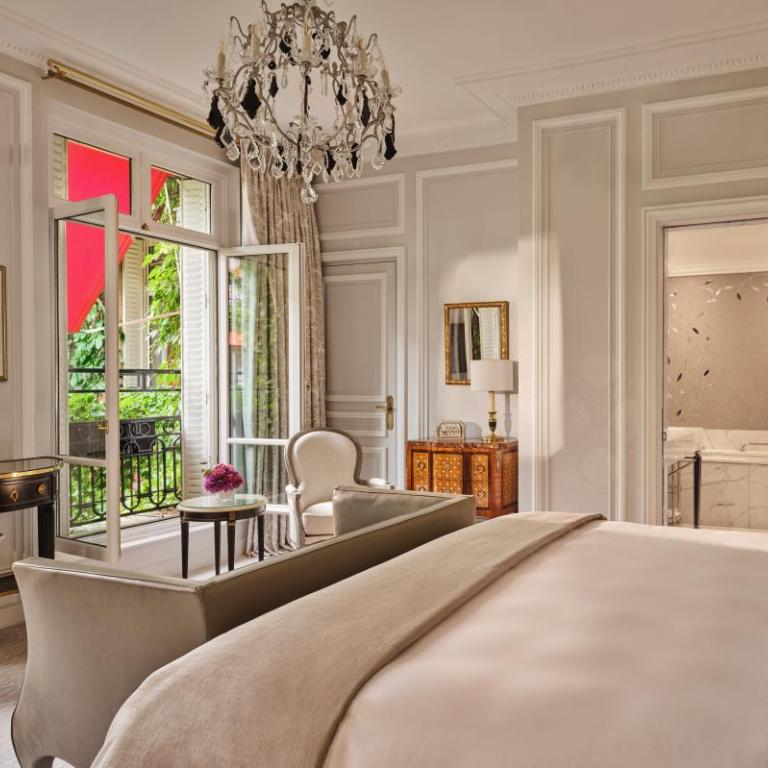 Hôtel Plaza Athénée - Dorchester Collection - Suite Deluxe - 1