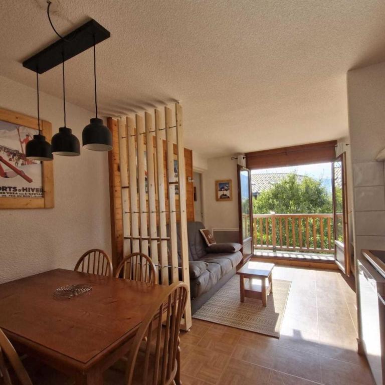 Appartement cosy avec balcon et vue montagne - Appartement - 6