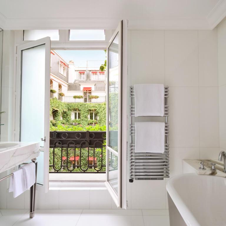 Hôtel Plaza Athénée - Dorchester Collection - Suite Junior - 3