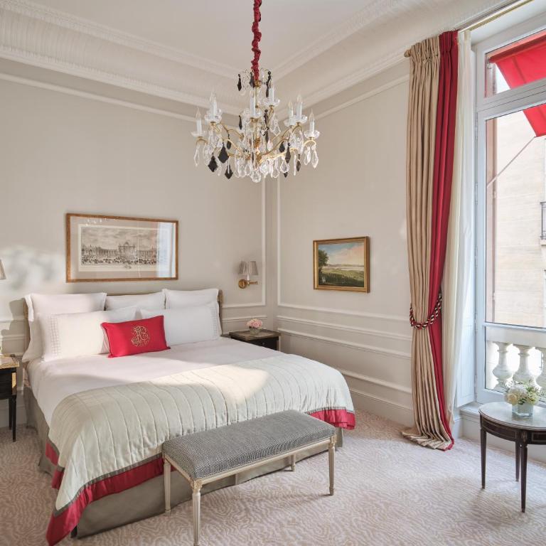 Hôtel Plaza Athénée - Dorchester Collection - Suite Supérieure - 4