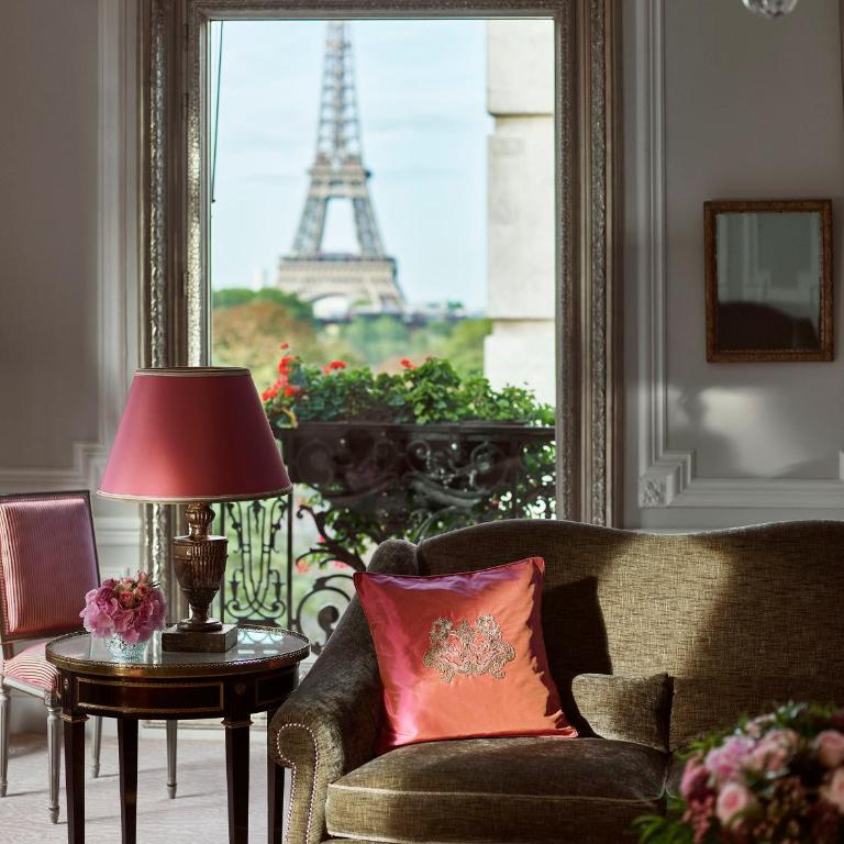 Hôtel Plaza Athénée - Dorchester Collection - Suite Haute Couture Eiffel - 2