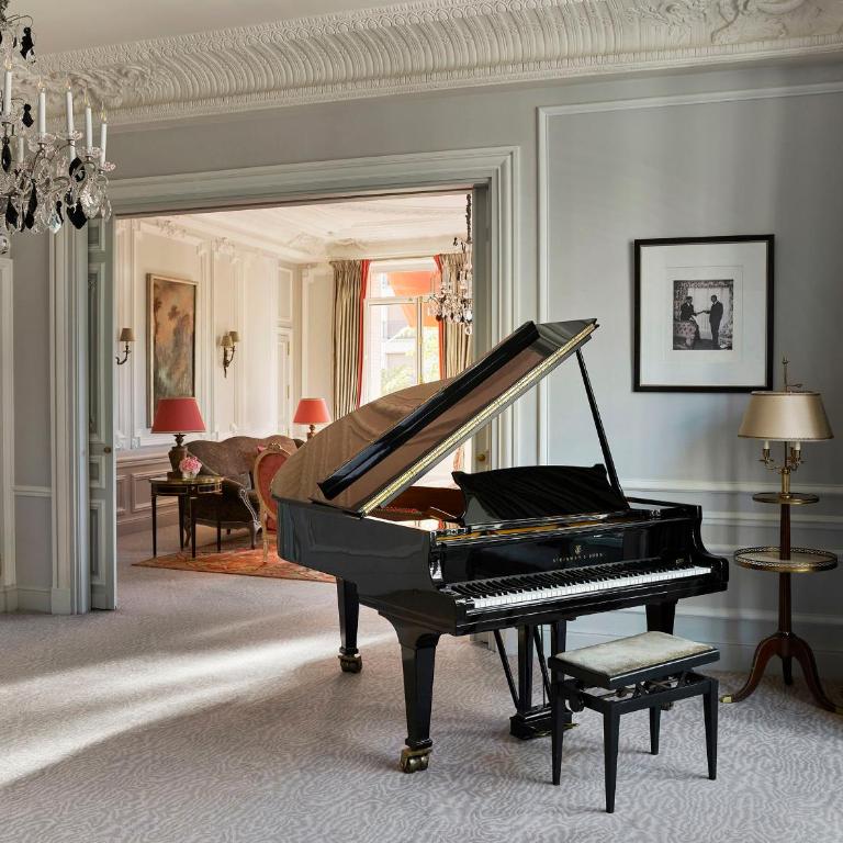 Hôtel Plaza Athénée - Dorchester Collection - Suite Haute Couture Eiffel - 3