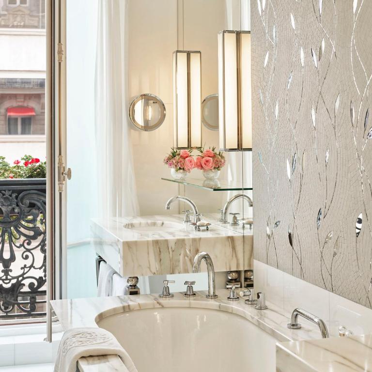 Hôtel Plaza Athénée - Dorchester Collection - Suite Eiffel - 2