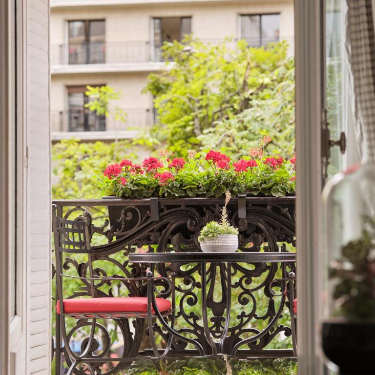 Hôtel Plaza Athénée - Dorchester Collection - Suite Eiffel - 4