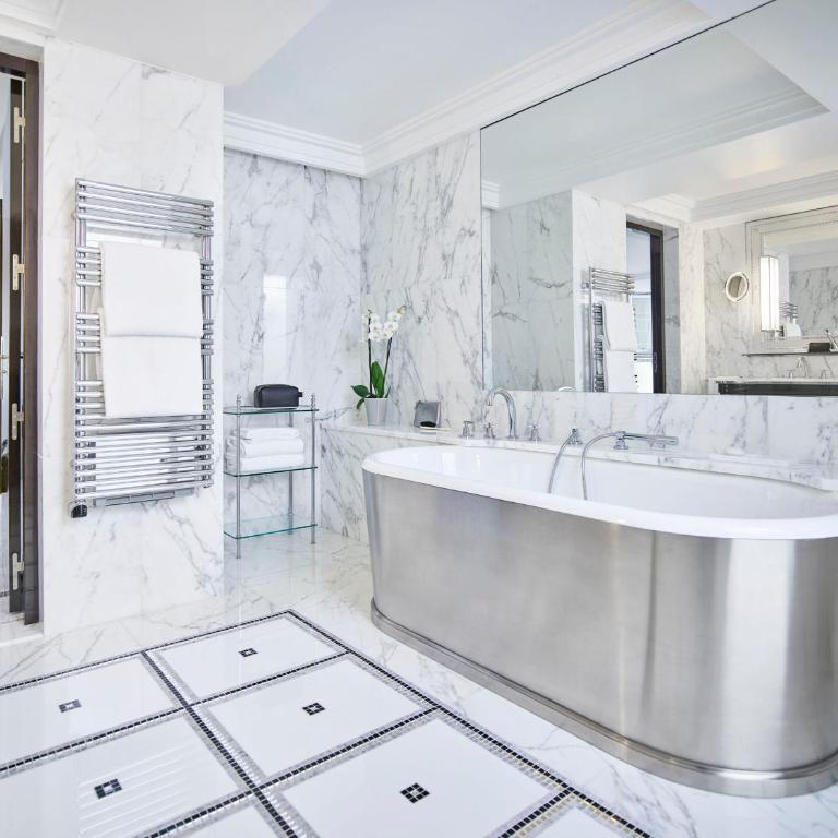 Hôtel Plaza Athénée - Dorchester Collection - Suite Duplex avec Terrasse - 3
