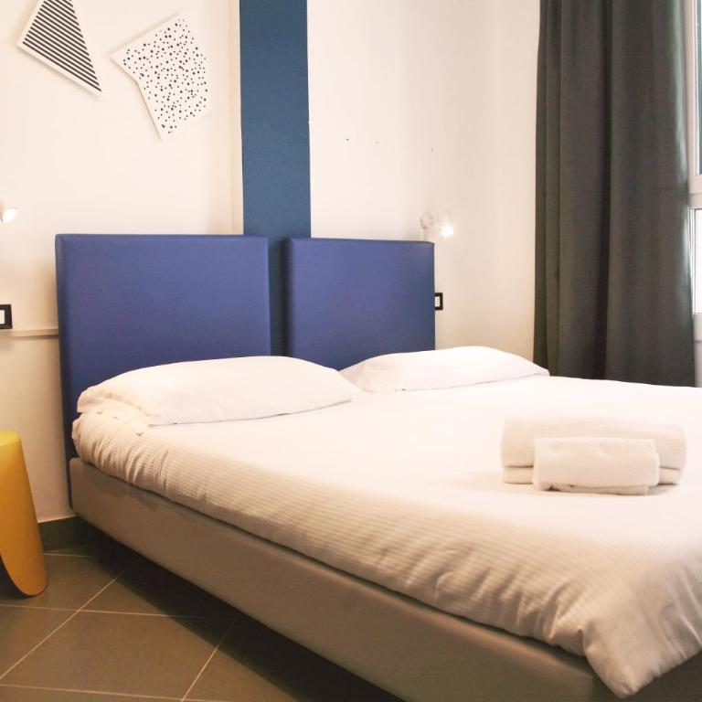 Lecco Hostel & Rooms - Camera Matrimoniale con Bagno Privato - 2