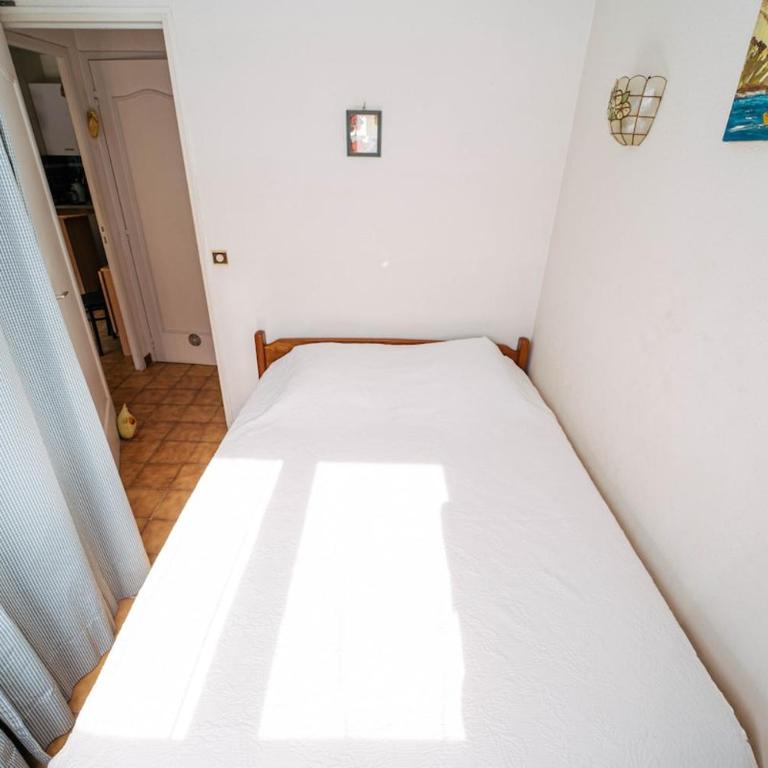 Le Mazet des Criques Charm and Beach 2 Steps Away - Two-Bedroom Apartment - 4