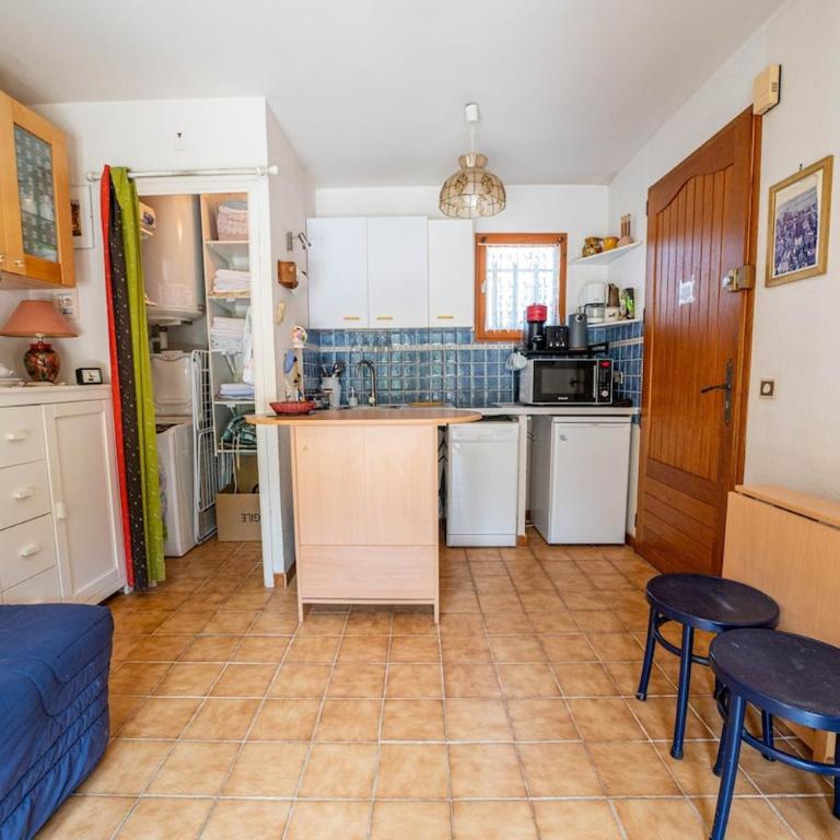 Le Mazet des Criques Charm and Beach 2 Steps Away - Two-Bedroom Apartment - 10