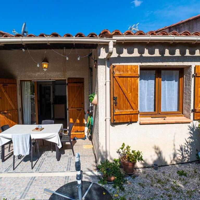 Le Mazet des Criques Charm and Beach 2 Steps Away - Two-Bedroom Apartment - 12