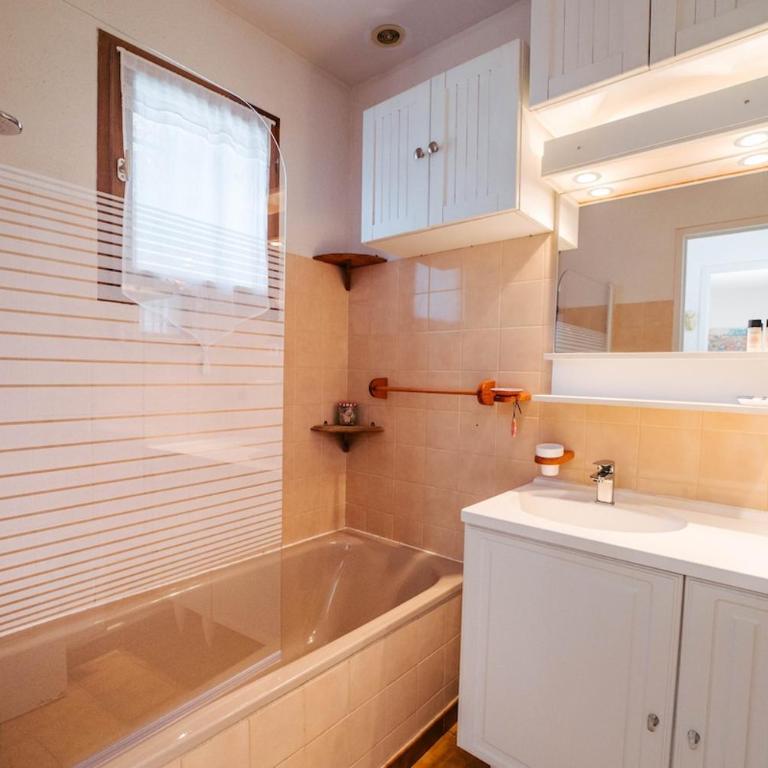 Le Mazet des Criques Charm and Beach 2 Steps Away - Two-Bedroom Apartment - 14