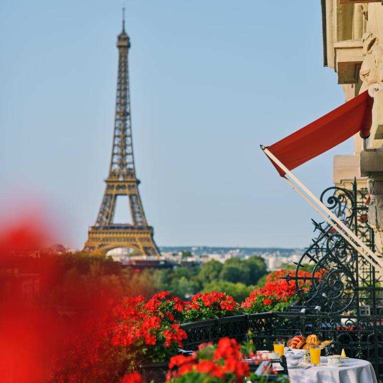 Hôtel Plaza Athénée - Dorchester Collection - Suite Prestige - Vue sur Avenue Montaigne avec Balcon - 4
