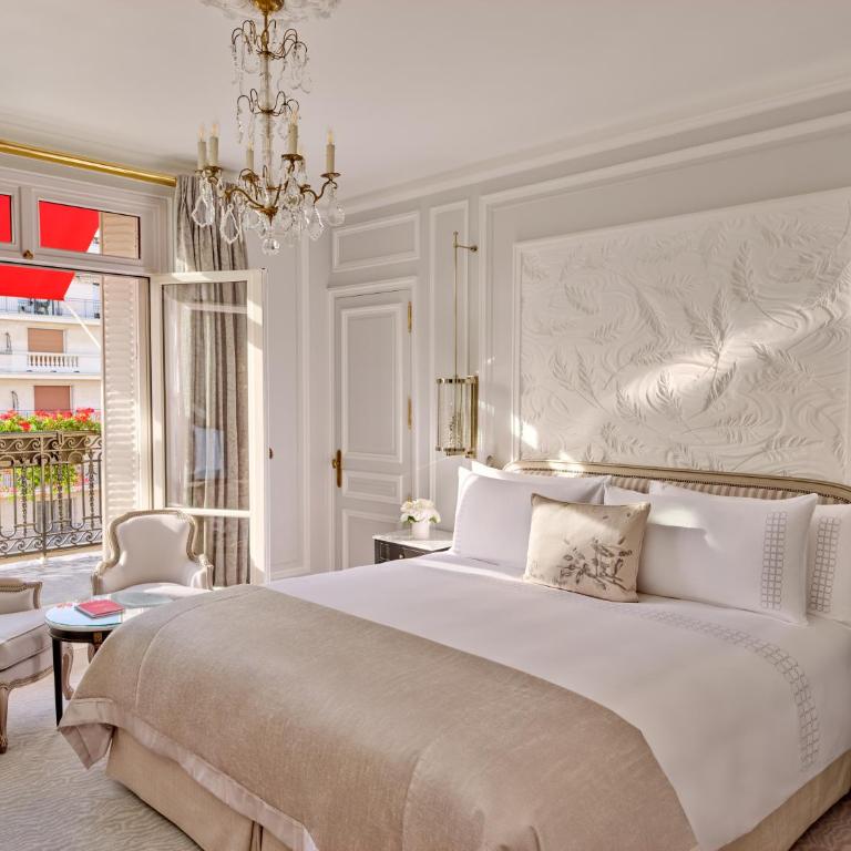 Hôtel Plaza Athénée - Dorchester Collection - Suite Deluxe - Vue sur Avenue Montaigne avec Balcon - 2