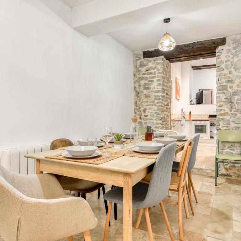 Au Pied de la Cité - Terrasse - Climatisation - Wifi - Maison 3 Chambres - 17