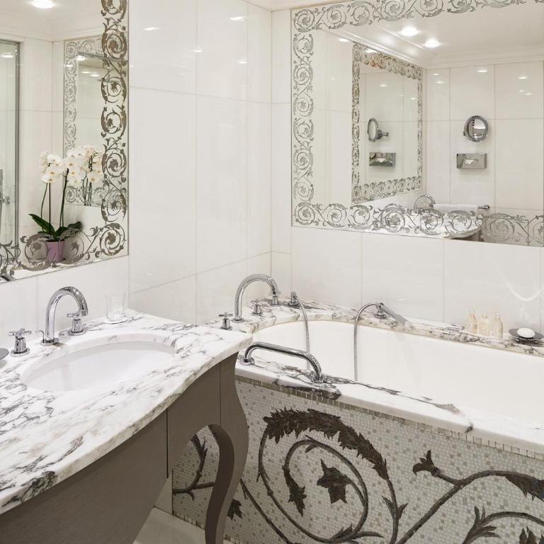 Hôtel Plaza Athénée - Dorchester Collection - Chambre Deluxe - 1