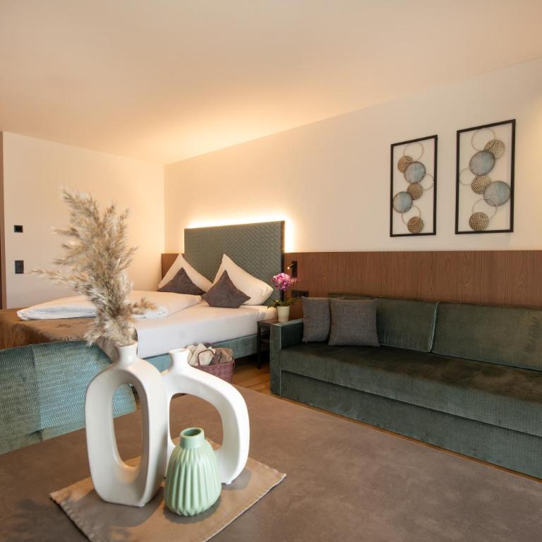 Garden Park Hotel - Double Room with Balcony (2 Adults + 1 Child) - 2